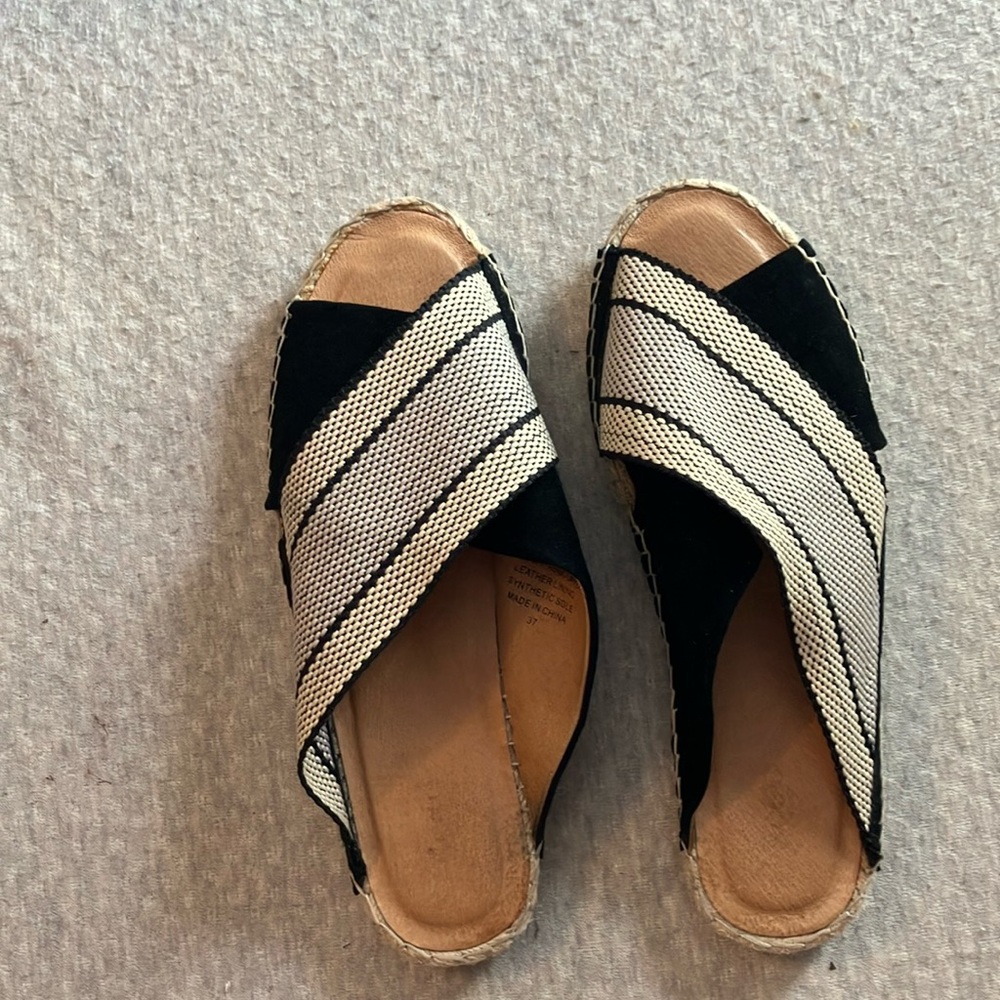 Hippie style shoes & in excellent condition.